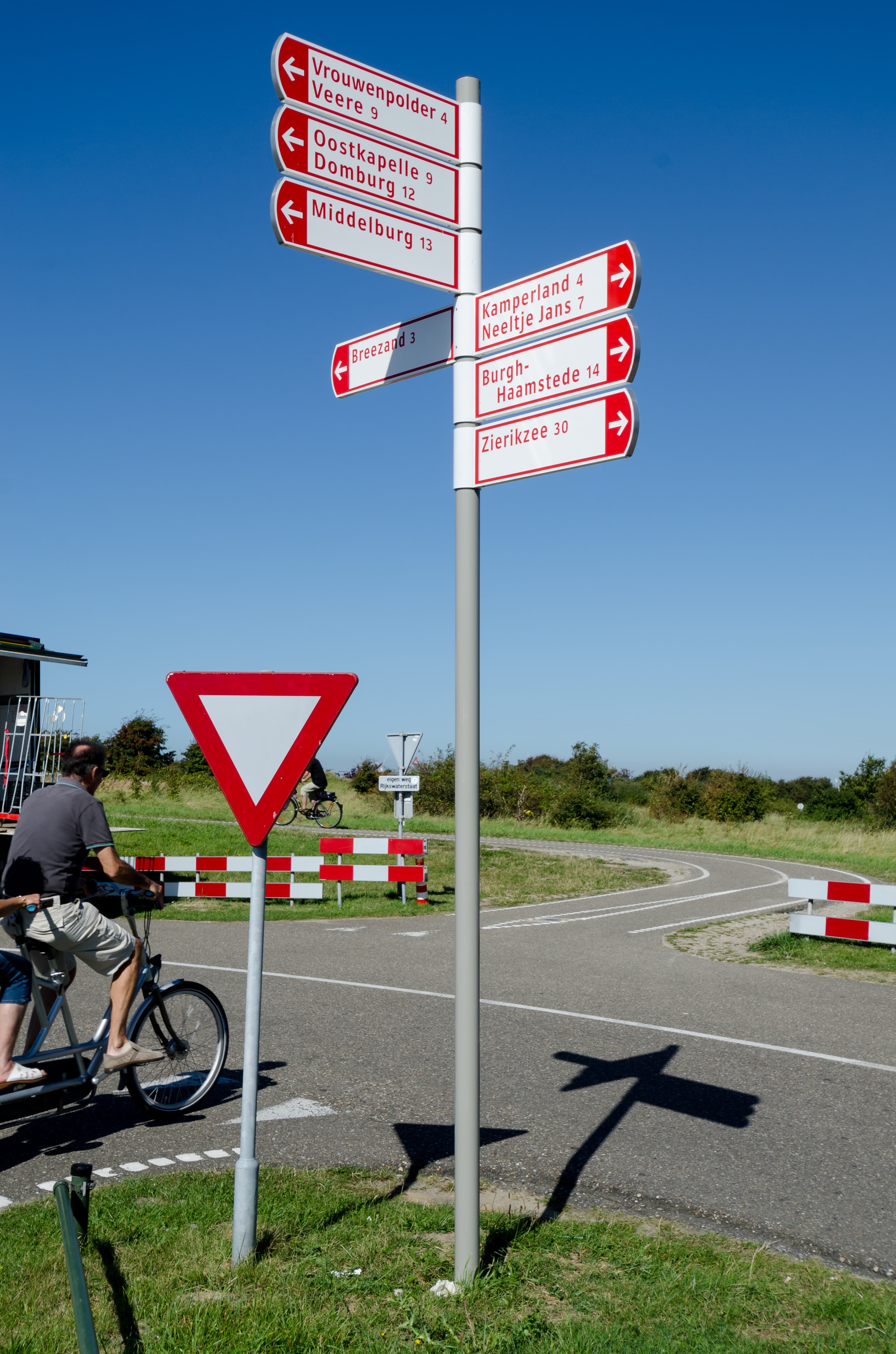 Fietsknooppuntbord bij De Banjaard in Kamperland, startpunt voor fietstochten over Noord-Beveland